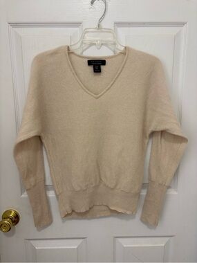 Tahari cream color 2-ply cashmere sweater